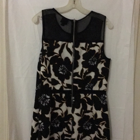 $10 Spring Sale - Picture 3 of 3